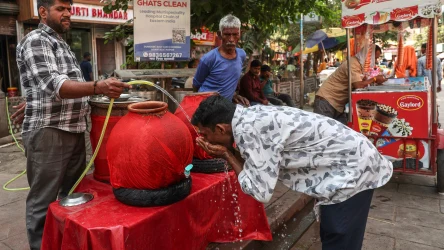 Temperatury w Indiach sięgają obecnie 44°C