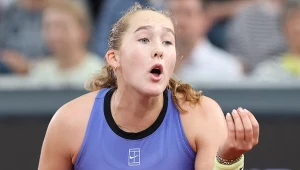 Ledwo rywalka zeszła z kortu, Andriejewa wypaliła. Jednak zmieniła zdanie