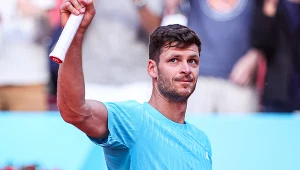 Zacięta batalia Hurkacza z turniejową "6". Tie-break zakończył pojedynek