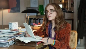 Isabelle Huppert w scenie z filmu "Historie równoległe"