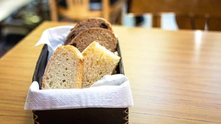 Z czerstwego chleba można zrobić czeskie knedle.