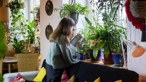 Styl "uran jungle" każdemu wnętrzu doda charakteru. Postaw na te rośliny, by uzyskać efekt