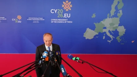 Donald Tusk po szczycie Unii Europejskiej w Nikozji (Cypr). Źródło: Petros Karadjias/Associated Press/East News