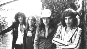 Queen w połowie lat 70. - od lewej: Brian May, Roger Taylor, John Deacon i Freddie Mercury