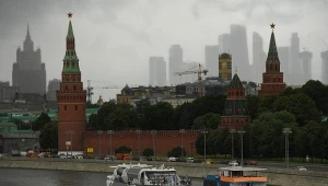 Rosja przerzuca sprzęt wojskowy i żołnierzy w cywilnych samolotach - donosi The Insider. Na zdj. panorama Kremla