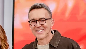 Maciej Kurzajewski dał sobie ogolić włosy w studiu!