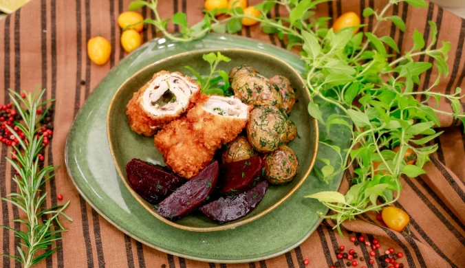 Kulinarny klasyk w najlepszej wersji. Maślany de volaille według Jurka Sobieniaka