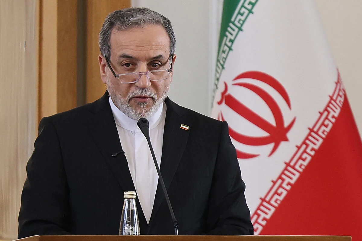 Minister spraw zagranicznych Iranu Abbas Aragczi Minister spraw zagranicznych Iranu Abbas Aragczi przy mównicy