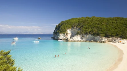 Antipaxos to mało znana grecka wyspa, która znajduje się w archipelagu Wysp Jońskich