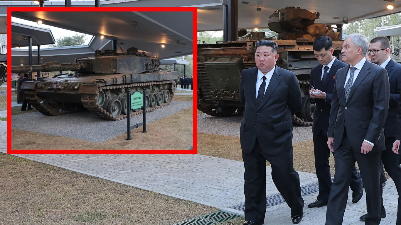 Polski czołg Leopard 2A4 pojawił się na wystawie dla Kim Dzong Una. Jego historia zaskakuje W czerwonym obramowaniu zdjęcie uszkodzonego czołgu Leopard 2A4 w polskim malowaniu na wystawie muzealnej; obok Kim Dzong Un przechadzający się w asyście dyplomatycznej