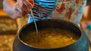 Wiosenna zupa pomoże zrzucić kilogramy. Od razu ugotuj duży garnek