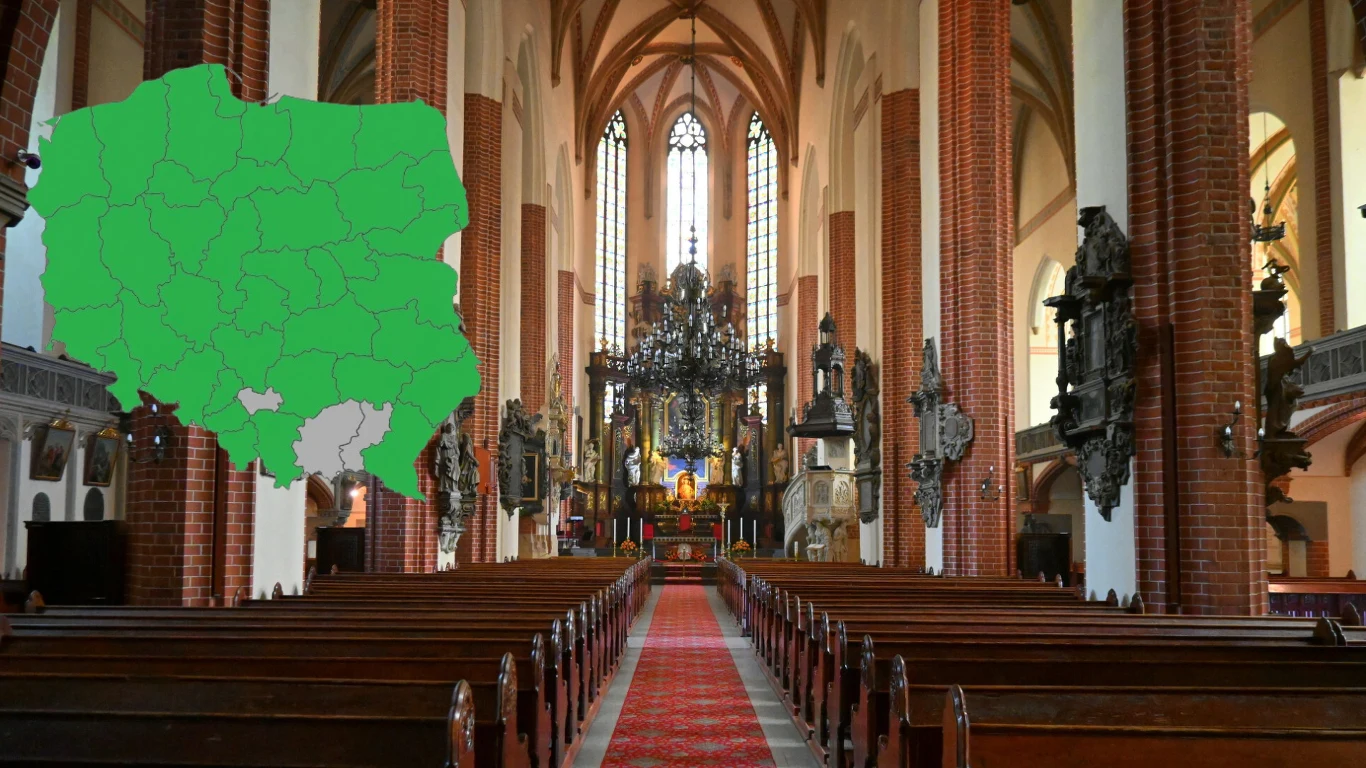 Dyspensa od pokarmów mięsnych. Są wyjątki Wnętrze gotyckiej katedry z cegły, ołtarz, żyrandol, po lewej mapa Polski z zaznaczonymi regionami.