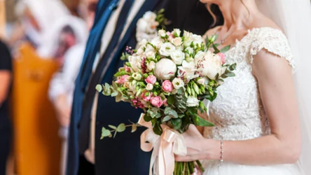 Dawne ślubne przesądy mogą zaskoczyć. Dlaczego wciąż o nich pamiętamy?