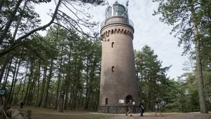 Czołpino – latarnia morska na wydmie. Przewodnik turystyczny po atrakcji
