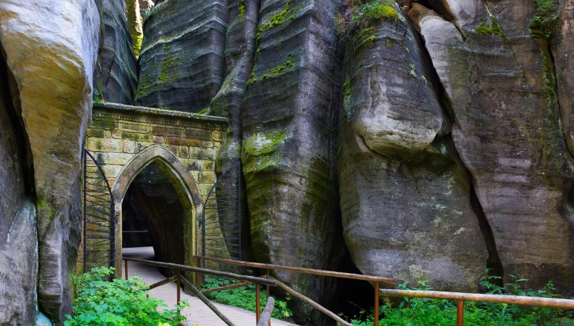 Wymarzone miejsce na majówkę. Skalne miasto w Czechach zachwyca