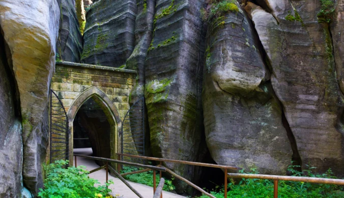 Wymarzone miejsce na majówkę. Skalne miasto w Czechach zachwyca