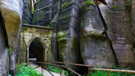Wymarzone miejsce na majówkę. Skalne miasto w Czechach zachwyca