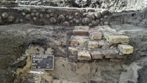 Podczas budowy w Nieuwpoort odkryto setki średniowiecznych kul armatnich i niewybuch z I wojny światowej