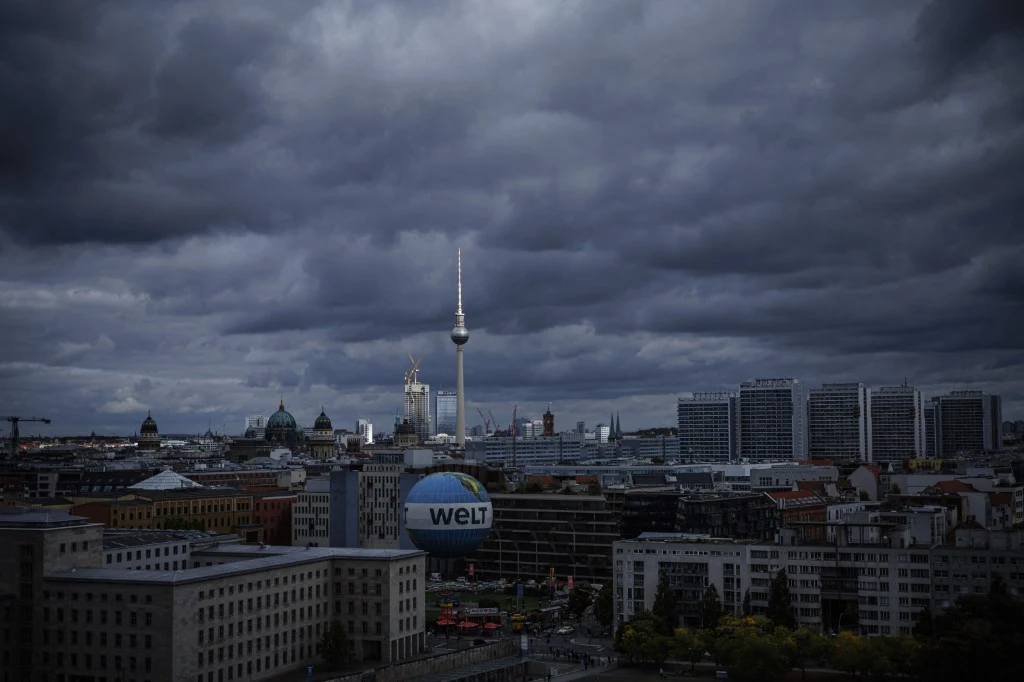 Nad niemiecką gospodarką zbierają się czarne chmury Panorama Berlina - wokół czarne chmury