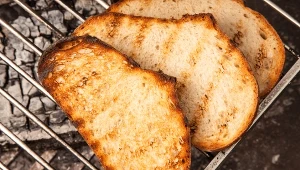 Rzuć na ruszt "narodowe warzywo". Będzie czyste na błysk