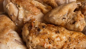 Kurczak w tej wersji jest niezwykle sycący i aromatyczny