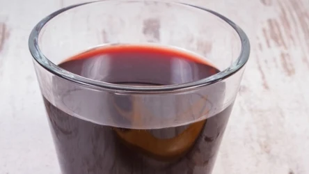 Sok z owoców czarnego bzu korzystnie działa na organizm, m.in. poziom cukru we krwi.