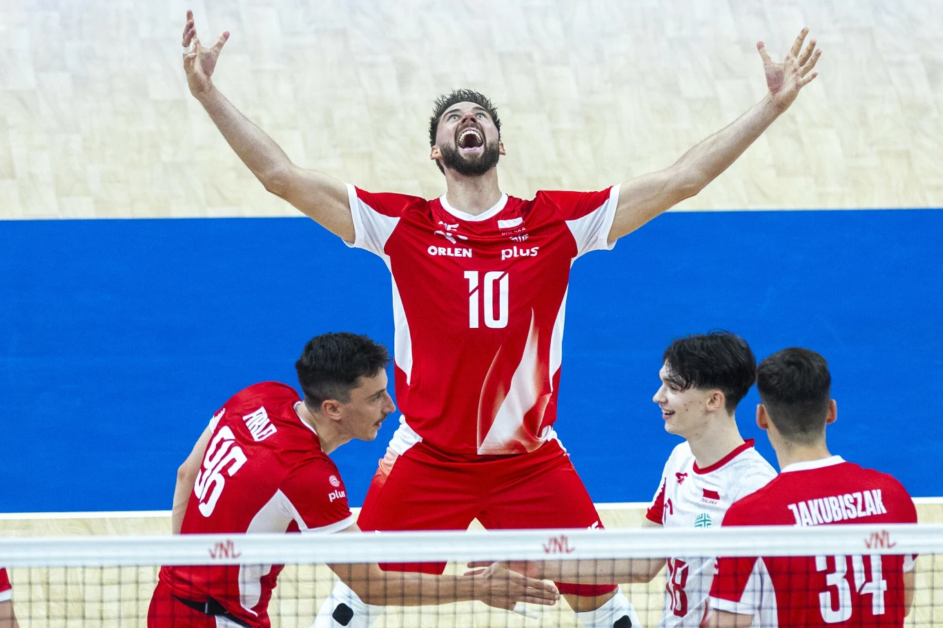 Bartosz Bednorz (z numerem 10) w ubiegłym roku występował z kadrą w Lidze Narodów article cover