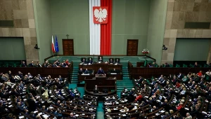 Nowy sondaż poparcia dla partii. Na zdj. sala obrad Sejmu