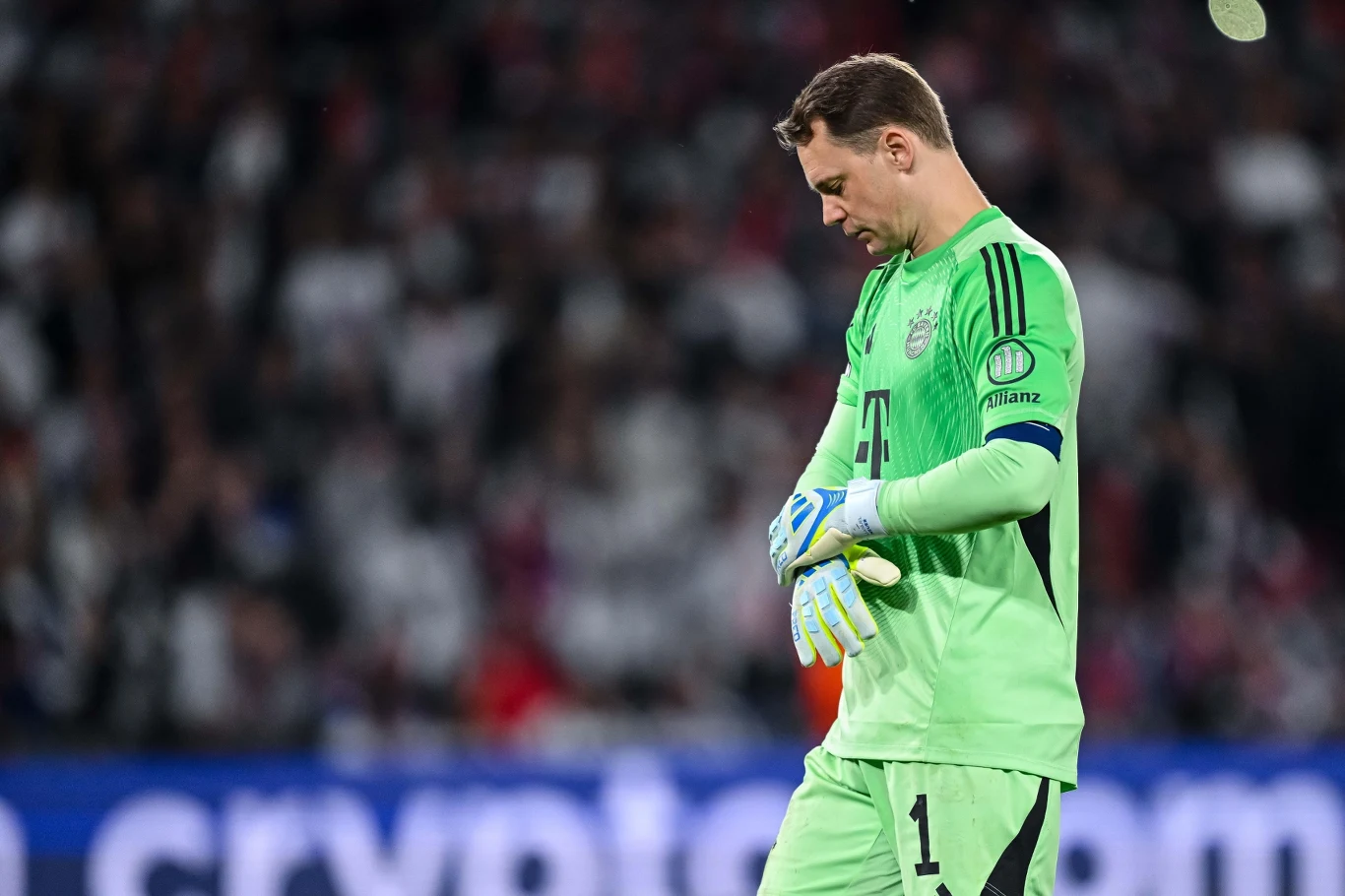 Manuel Neuer Piłka nożna: Manuel Neuer nie obronił żadnego strzału w meczu z PSG