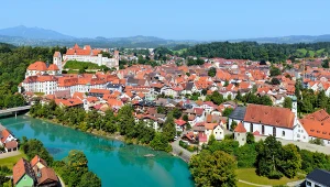 Z czego słynie Füssen w Niemczech? To bajkowe miasteczko u stóp Alp