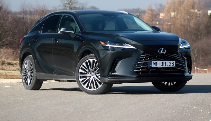 Lexus RX jako pierwszy model marki w historii przebił historyczną barierę 1 mln sprzedanych egzemplarzy z wariantami hybrydowymi.
