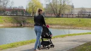 Rodzice w Polsce mogą korzystać z różnych form wsparcia finansowego na dziecko