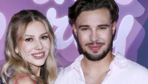 Ksenia i Leon przed urzędem stanu cywilnego. Steczkowska będzie teściową