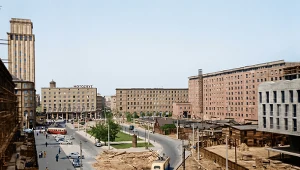 Plac Powstańców Warszawy w 1959 roku (po lewej widoczna siedziba Doświadczalnego Ośrodka Telewizyjnego)