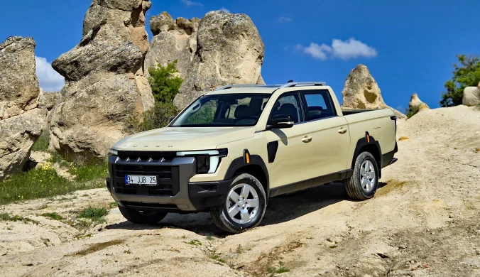 Nowe KGM Musso Grand ma bardziej kanciastą i surową stylistykę