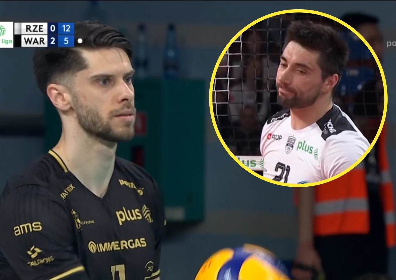 Aleksander Śliwka zadebiutował w PGE Projekcie Warszawa. Jego zespół pokonał Asseco Resovię Rzeszów Aleksander Śliwka w czarnym stroju podczas zagrywki; w rogu bramkarz w białym stroju z piłką do siatkówki.