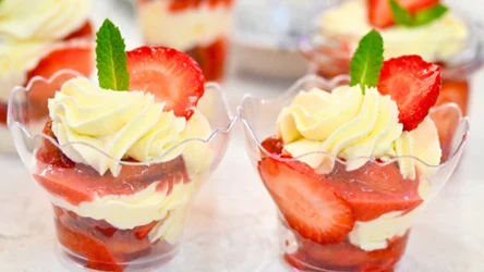 Truskawkowe tiramisu z przepisu Karoliny Stolarskiej-Bigos