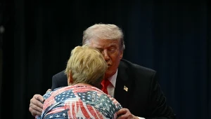 Donald trump przekonywał podczas spotkania z seniorami na Florydzie, że spodziewał się znacznie większego wzrostu cen ropy po ataku na Iran