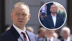 Nawrocki nie mógł tego odpuścić. Pokazały go kamery. Podczas hymnu Polski