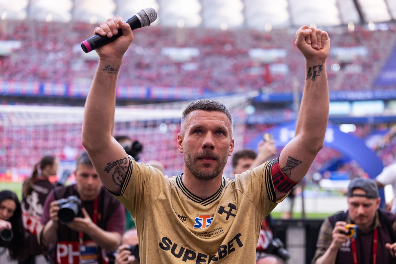 Lukas Podolski article cover