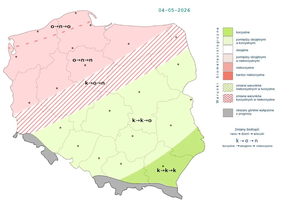 mapa Polski podzielona na strefy biometeo, z północną częścią oznaczoną na różowo jako bardzo niekorzystną, południową na jasnozielono jako korzystną oraz obszarem przejściowym w pasie centralnym, z symbolami wskazującymi stopień korzystności warunków ...