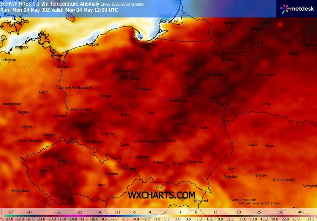 Mapa pokazuje anomalię temperatury powietrza przy powierzchni ziemi w Polsce i krajach ościennych, z wyraźnie zaznaczonymi obszarami o wyższych od normy wartościach, szczególnie na południu i w centrum kraju, gdzie występują najcieplejsze odcienie czer...