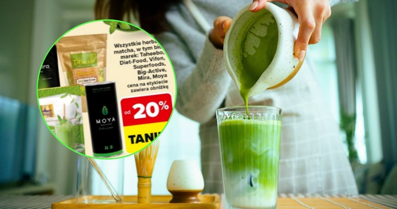 Carrefour stawia na matchę – produkty od 3,49 zł w tygodniu kuchni azjatyckiej Szklanka z napojem matcha nalewanym z dzbanka przez osobę w szarej bluzie, baner z promocją 20% na matcha.