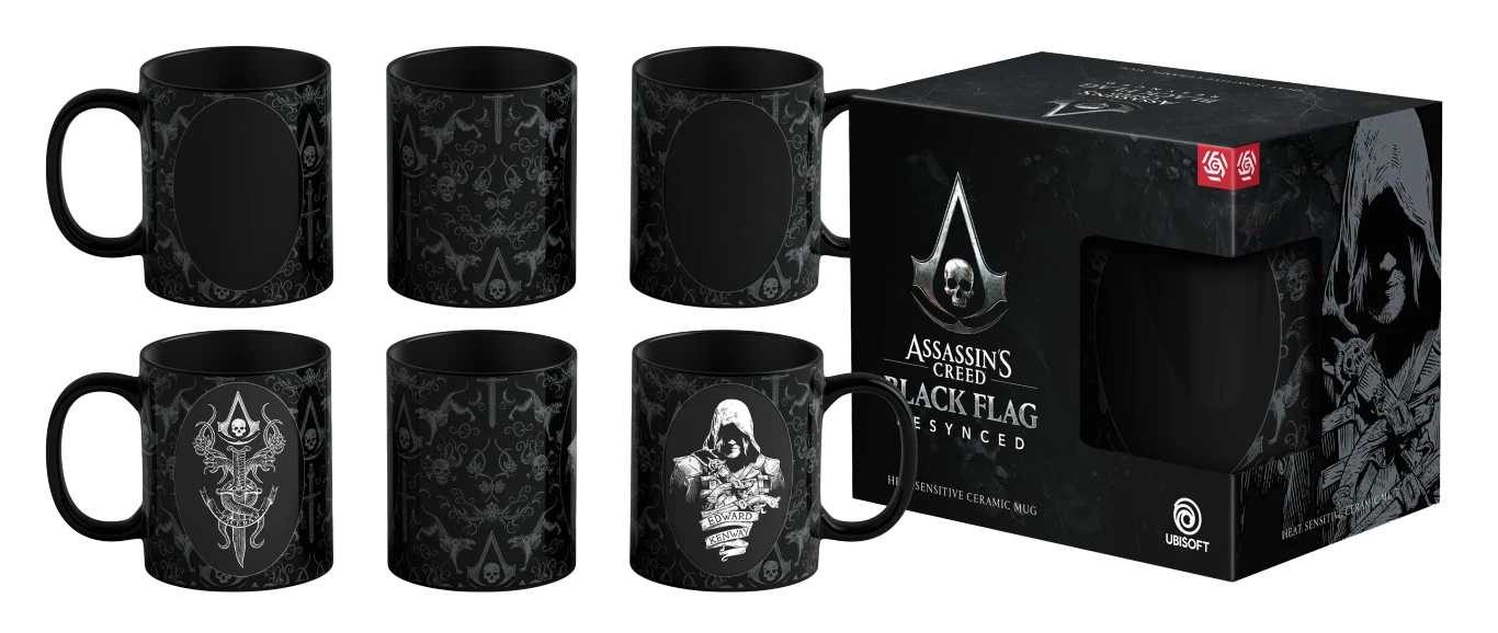 Zestaw czarnych kubków ozdobionych motywami z gry Assassin's Creed IV: Black Flag, z wyraźnym logo gry, symbolem asasynów oraz postacią głównego bohatera, opakowanych w tematyczne pudełko z grafiką nawiązującą do serii.
