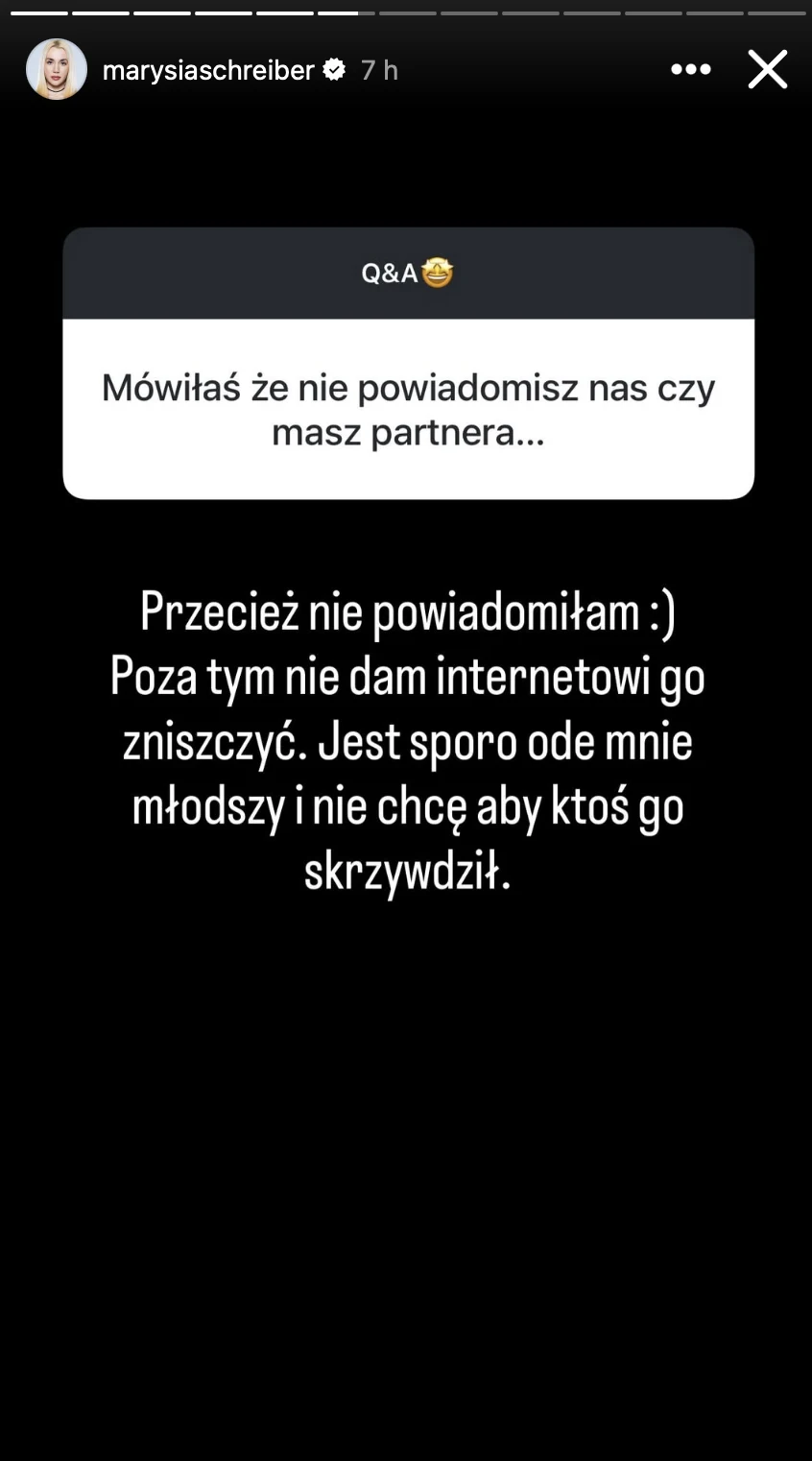 Marianna Schreiber zdradziła, że jej obecny partner jest od niej dużo młodszy Czarny ekran z relacją na Instagramie, na którym widnieje pytanie użytkownika dotyczące życia prywatnego oraz odpowiedź wyjaśniająca powody zachowania dyskrecji na temat partnera.
