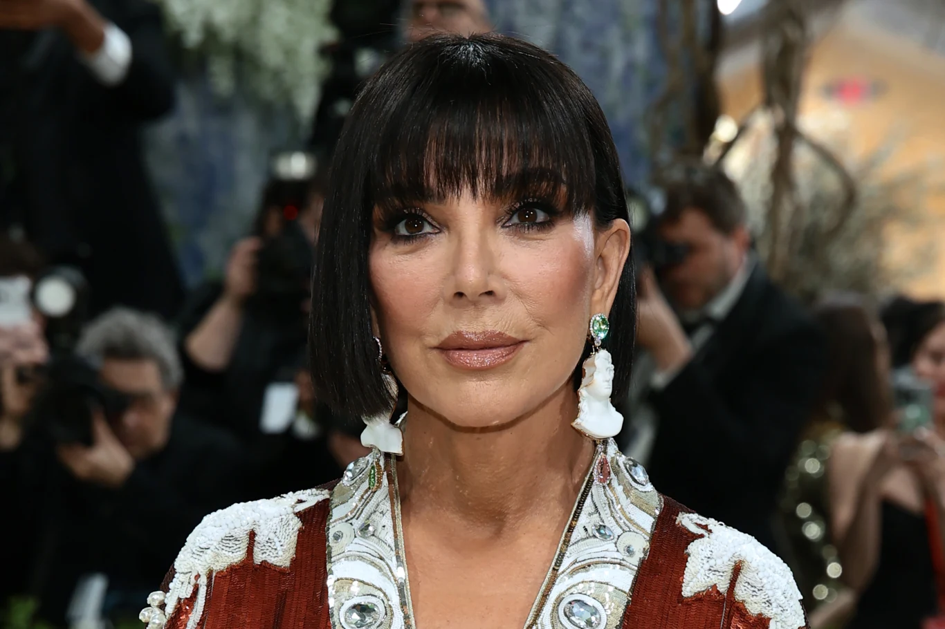 Kris Jenner przyciągnęła spojrzenia na Met Gali 2026 nie bez powodu Met Gala 2026 należała do Kris Jenner. Stylizacja i twarz, które przyciągnęły wszystkie spojrzenia