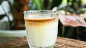 Sữa Chua Cà Phê to wietnamska kawa jogurtowa