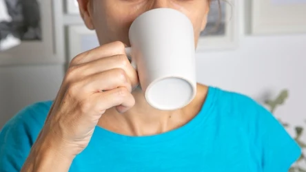 Napój, który warto pić na czczo. Dodaje energii i dba o lepszy metabolizm. 