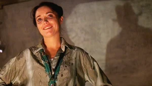 Karen Allen w filmie "Indiana Jones i Poszukiwacze Zaginionej Arki"