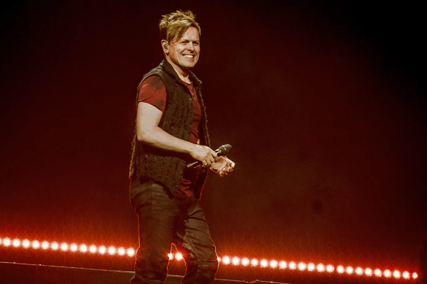 Michael Patrick Kelly zagrał w warszawskim Torwarze! Michael Patrick Kelly “Traces Tour” na Torwarze: emocje, wzruszenia i wyjątkowe momenty podczas koncertu w Polsce.